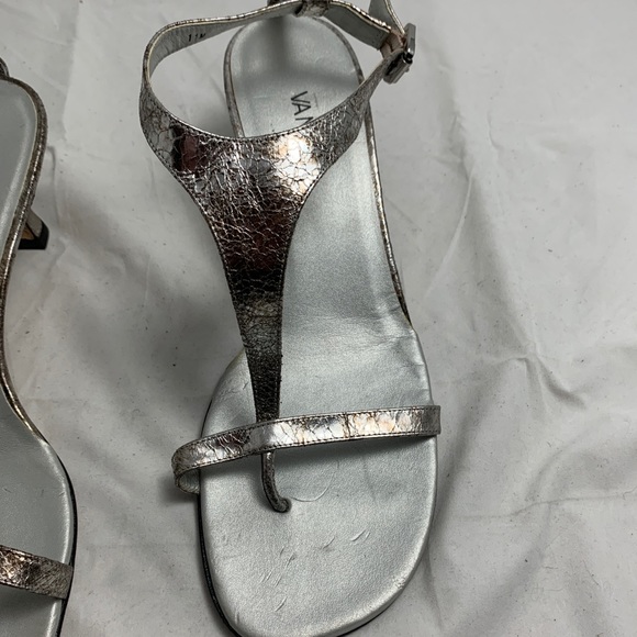 NOS Vaneli 11 distressed silver leather sandals - Picture 2 of 8